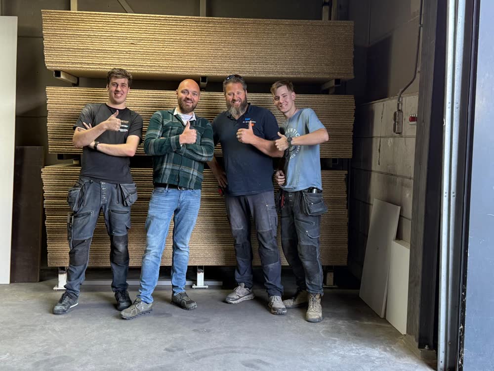 Ons team voor de plaatvoorraad in de werkplaats